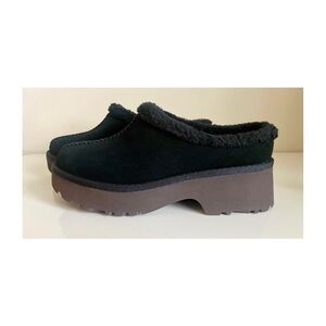 UGG New Heights Cozy Suede Platform Clogs  in Black Sz 10